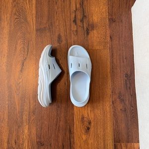 HOKA ORA Recovery 3 Slides